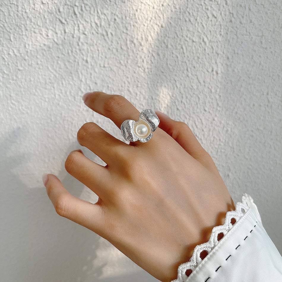 Pearl irregular flower ring