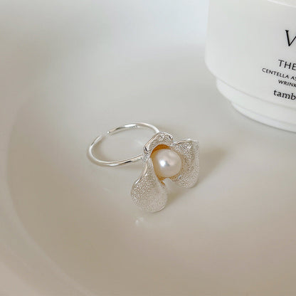 Pearl irregular flower ring