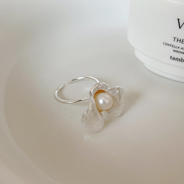Pearl irregular flower ring